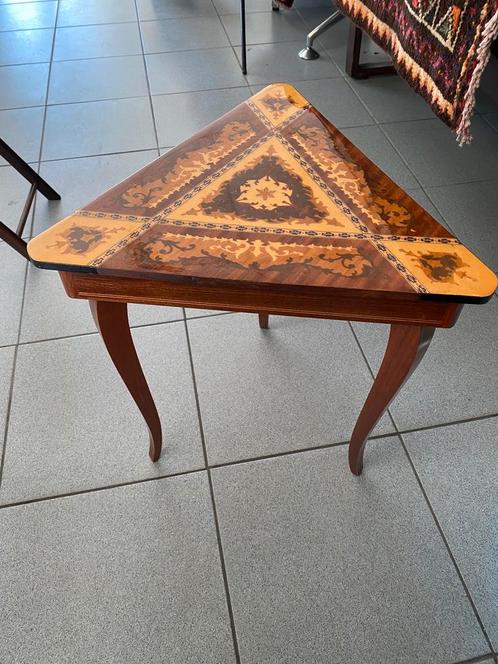 Sieraden, meubels, sieraden, muziek! 1970, Antiek en Kunst, Antiek | Meubels | Stoelen en Sofa's, Ophalen of Verzenden
