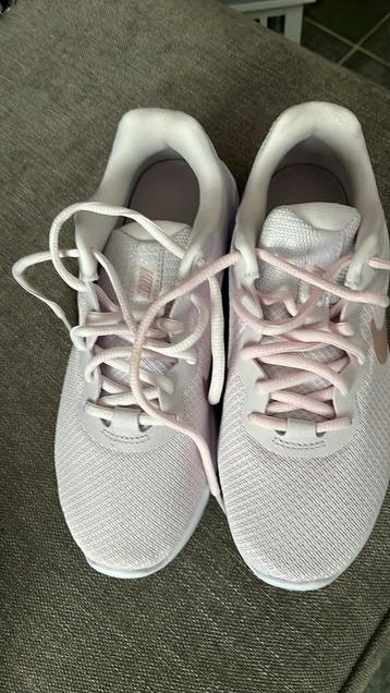 Nieuwe Nike sneakers beschikbaar voor biedingen