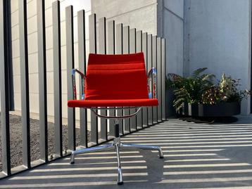 Vitra Eames EA108 stoel beschikbaar voor biedingen