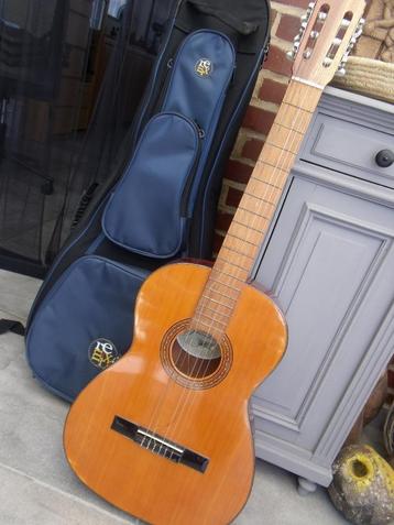 guitare Prudencio SAEZ et housse de transport, Musique & Instruments, Instruments à corde | Guitares | Acoustiques, Enlèvement