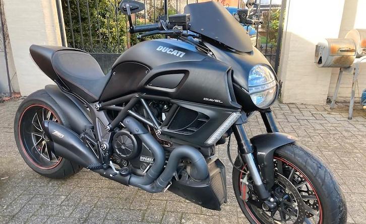 Moto Ducati Diavel Carbon, Motoren, Motoren | Ducati, Particulier, Super Sport, meer dan 35 kW, Motorrijbewijs A, LED Verlichting