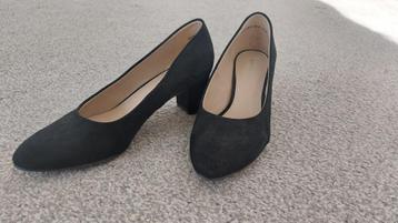 Hakken schoenen beschikbaar voor biedingen