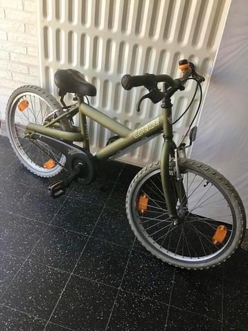 Loeki Rigger met fietshelm beschikbaar voor biedingen