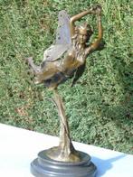 elfe en vol ailes de papillon sur marbre signé , superbe !, Bronze, Enlèvement ou Envoi