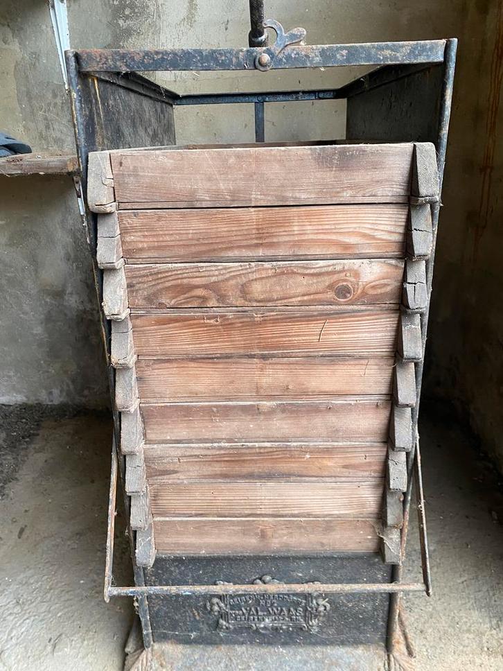 Tamis/shaker agricole ancien. Fonte et bois, Antiquités & Art, Antiquités | Outils & Instruments, Enlèvement