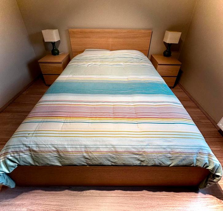 Bed Malm 140x200 * 4 laden + 2 nachtkastjes + lattenbodem, Huis en Inrichting, Slaapkamer | Bedden, Zo goed als nieuw, Twijfelaar