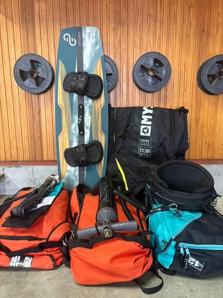 KITESURF - Full Set (Eleveight/slingshot), Sports nautiques & Bateaux, Kitesurf, Utilisé, Ensemble de kite, Double astuce, Enlèvement