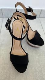 Sandalen met dikke hak en plateauzool — perfecte staat, Ophalen of Verzenden, Zo goed als nieuw, Bruin