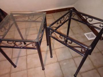 Nachtkastje met zwarte stalen frames beschikbaar voor biedingen
