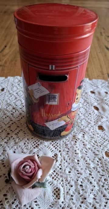 Vintage Engelse rode brievenbus spaarpot, beren, Harrods, Enlèvement ou Envoi, Utilisé, Métal ou Fer blanc, Animal