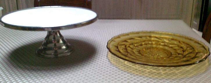 2 Taartschotels, Huis en Inrichting, Keuken | Servies, Gebruikt, Overige typen, Glas, Ophalen of Verzenden