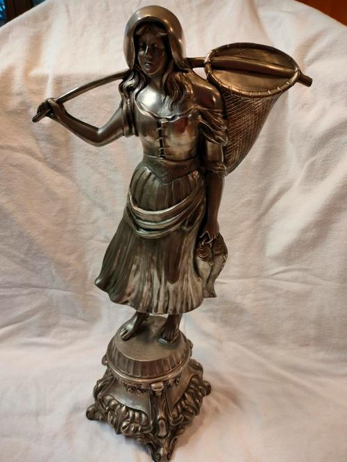 Statuette en étain "La femme aux poissons", Antiquités & Art, Antiquités | Étain, Enlèvement ou Envoi