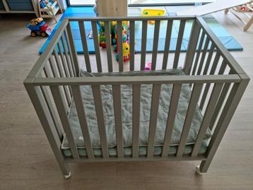 Zeer stevige box van Childhome inclusief. Matras beschikbaar voor biedingen