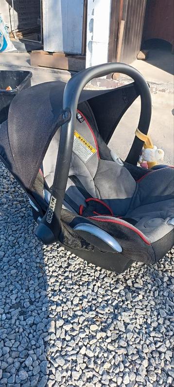 Maxi cosi beschikbaar voor biedingen