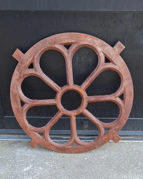 Rond gietijzeren stalraam als deco of voor gebruik., Doe-het-zelf en Bouw, Glas en Ramen, Nieuw, Overige typen, Minder dan 80 cm