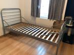 Eenpersoons bed. 90x200. Zilver metaal.IKEA., Huis en Inrichting, Slaapkamer | Bedden, Grijs, 90 cm, Gebruikt, Eenpersoons