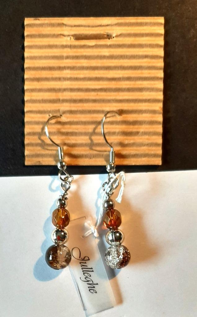 Te koop: Nieuw!! Mooie half lange bruin/zilveren oorbellen., Bijoux, Sacs & Beauté, Boucles d'oreilles, Neuf, Pendantes, Argent