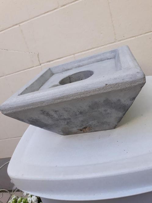 mooie cementen plantenbak staander taps tot vierkant Br25 cm, Tuin en Terras, Bloembakken en Plantenbakken, Zo goed als nieuw