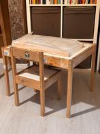 Kinderbureau met 2 stoelen, Kinderen en Baby's, Kinderkamer | Tafels en Stoelen, Ophalen, Zo goed als nieuw, Stoel(en)