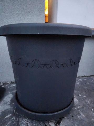 ELHO Pot met schotel op wielen. Anthracite D. 48 beschikbaar voor biedingen