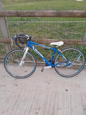 Koersfiets beschikbaar voor biedingen