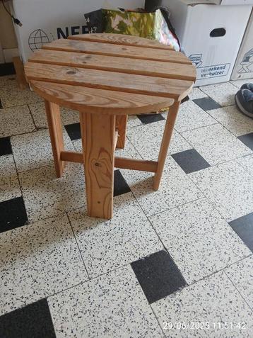 Mooi rond krukje beschikbaar voor biedingen