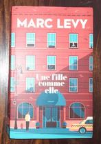 Livre Marc Levy '' Une fille comme elle '' - Grand Format !!, Livres, Comme neuf, Enlèvement ou Envoi