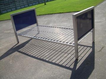 metaalle bed 2.10m lang 96 cm breed beschikbaar voor biedingen