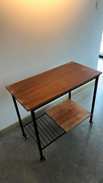 Vintage Tv tafeltje/ bijzettafeltje op wieltjes beschikbaar voor biedingen