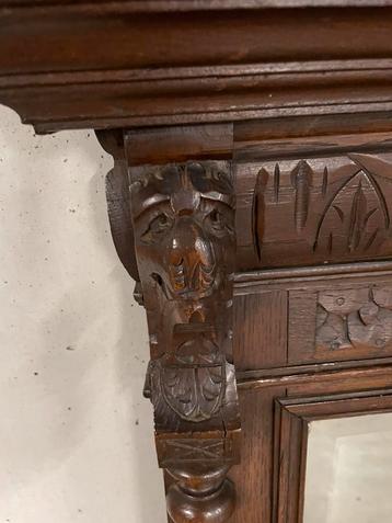 Spiegel met mooi houtsnijwerk beschikbaar voor biedingen