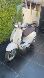 Vespa primavera, Fietsen en Brommers, Ophalen, Zo goed als nieuw, Benzine
