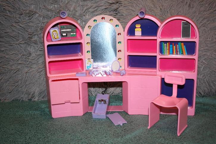 Meritus barbie-like doll kapsalon, acc. en werkende spots, Kinderen en Baby's, Speelgoed | Poppen, Zo goed als nieuw, Barbie, Ophalen of Verzenden