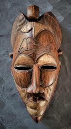 Grand masque Tikar du Cameroun, Enlèvement ou Envoi