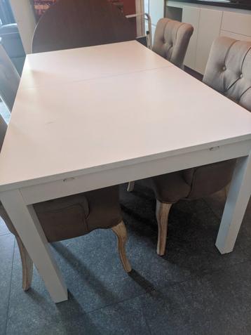 Tafel beschikbaar voor biedingen