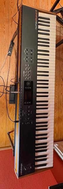 Numa gt X piano, Musique & Instruments, Pianos, Comme neuf, Autres types, Autres couleurs, Digital, Enlèvement