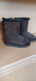 UGG bruine botjes met strikjes achteraan maat 25, Bottes, Comme neuf, Fille, UGG