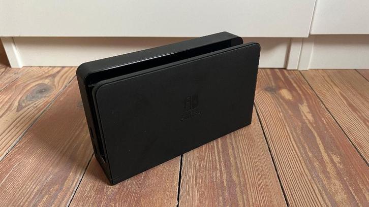 Nintendo Switch Docking Station, Games en Spelcomputers, Spelcomputers | Nintendo Switch, Zo goed als nieuw, Zonder controller