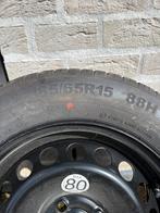 Une Jante et 4 enjoliveurs 15 pouces Dacia sandero, Ophalen, 15 inch, Band(en)