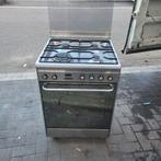 SMEG fornuis, Elektronische apparatuur, Fornuizen, Ophalen, 60 cm of meer, 4 kookzones, Zo goed als nieuw