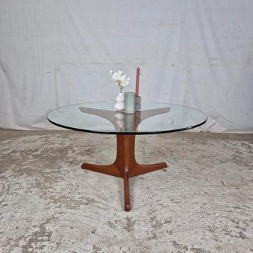 Vintage jaren 60 ronde salontafel teakhout met glas, Deens beschikbaar voor biedingen
