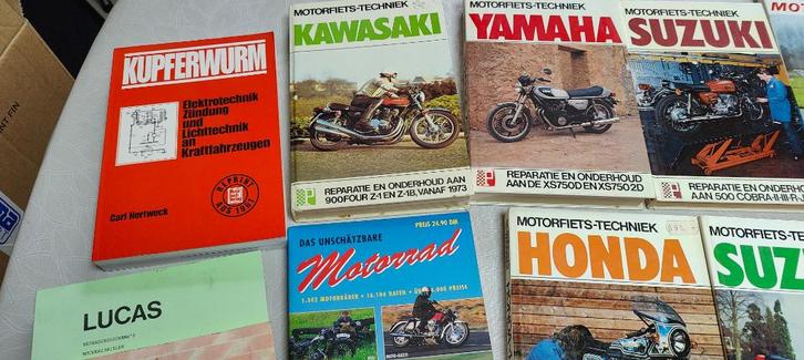 Lot oldtimer motorboeken en magazines, Boeken, Overige Boeken, Gelezen, Ophalen