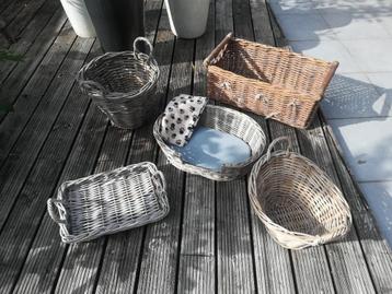 Set van 5 rieten manden beschikbaar voor biedingen