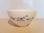 Arcopal France myosotis melkglas opaline bowl soeptas, Huis en Inrichting, Gebruikt, Ophalen of Verzenden, Glas, Overige stijlen