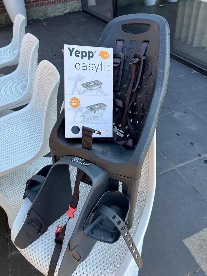 Thule Yepp Maxi Fietsstoeltje, Fietsen en Brommers, Fietsaccessoires | Fietsstoeltjes, Zo goed als nieuw, Achterzitje, 15 t/m 25 kg