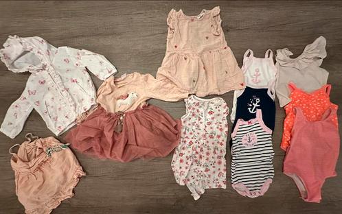 Lot de vêtements pour fille 9-12 mois / 38 pièces, Kinderen en Baby's, Babykleding | Baby-kledingpakketten, Zo goed als nieuw