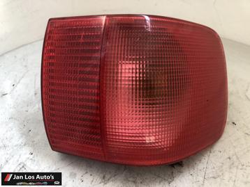 Audi 80 B4 rechts Achterlicht 8a0 945 096 d beschikbaar voor biedingen