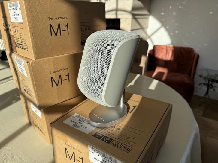 Bowers & wilkins m1 speakers - matte white, TV, Hi-fi & Vidéo, Enceintes, Comme neuf, Ensemble Surround sans Subwoofer, 60 à 120 watts
