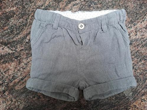 Mt 74 Wit grijze gekleede short, Kinderen en Baby's, Babykleding | Maat 74, Zo goed als nieuw, Jongetje, Broekje, Ophalen of Verzenden