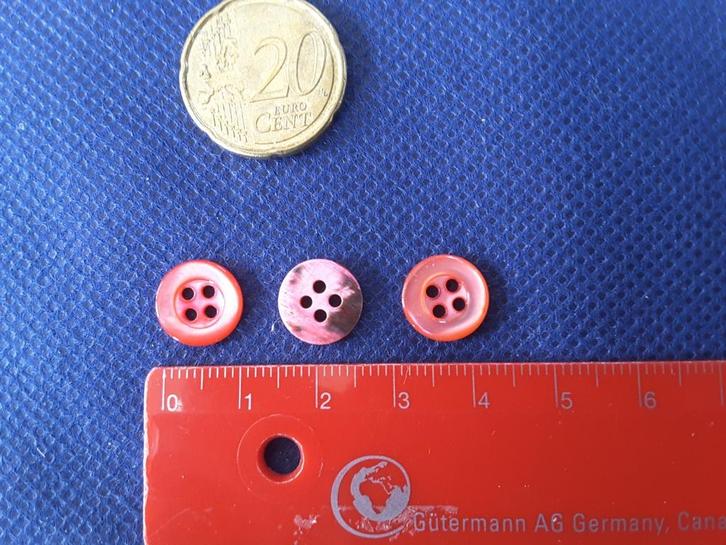 11 mm rode parelmoer knopen 4 gaten B1123N4, Hobby en Vrije tijd, Naaien en Fournituren, Nieuw, Knoop of Knopen, Ophalen of Verzenden