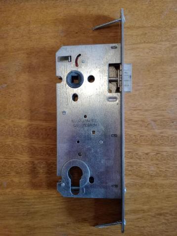 Serrure à cylindre Litto A265327 taille 55 entraxe 110 mm beschikbaar voor biedingen